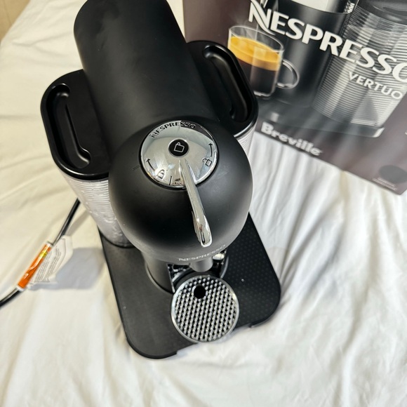 Breville Nespresso Vertuo Coffee Maker - Picture 8 of 13
